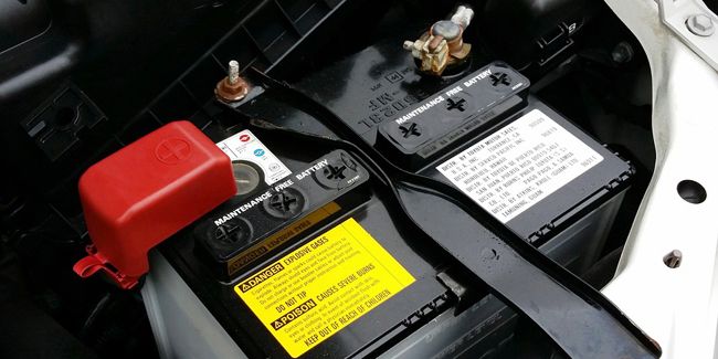 Changer sa batterie de voiture : mode d’emploi et conseils d’achat