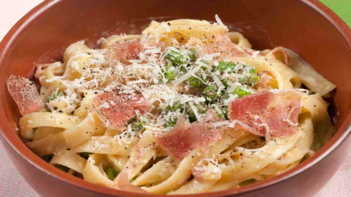 Fettuccine à la papalina : un délice italien incontournable