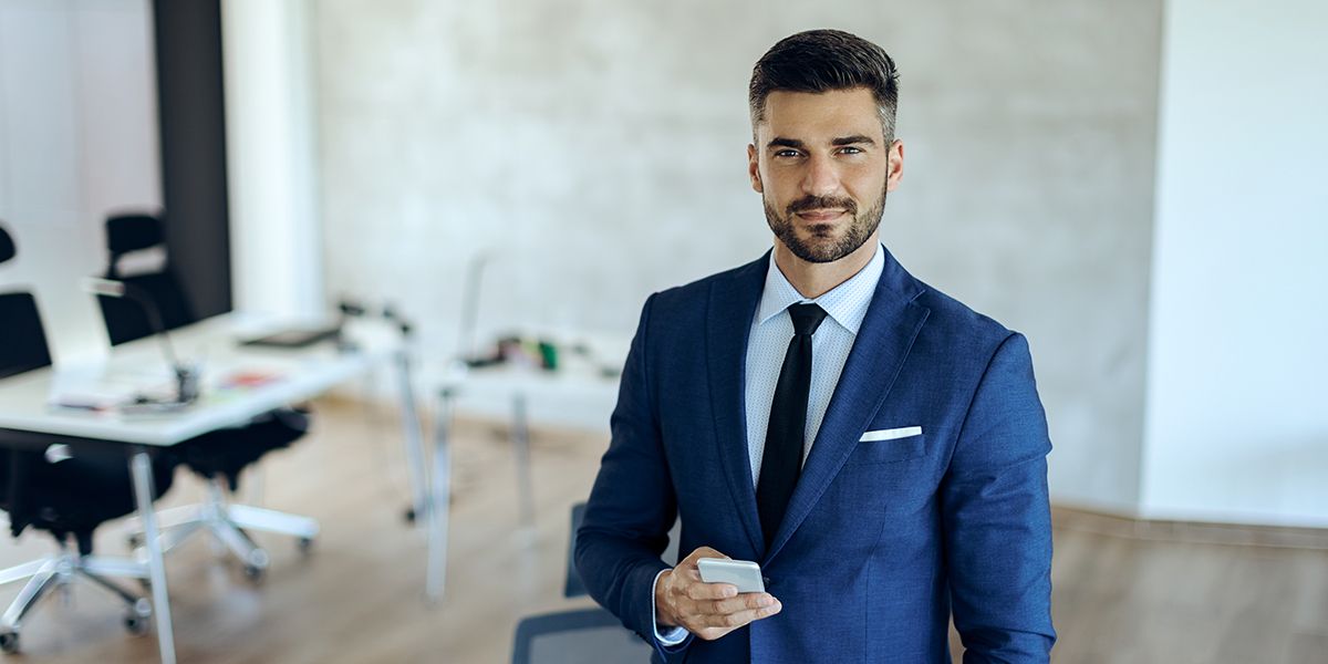 Agent général ou courtier d'assurance : comment choisir l'intermédiaire qui vous protège
