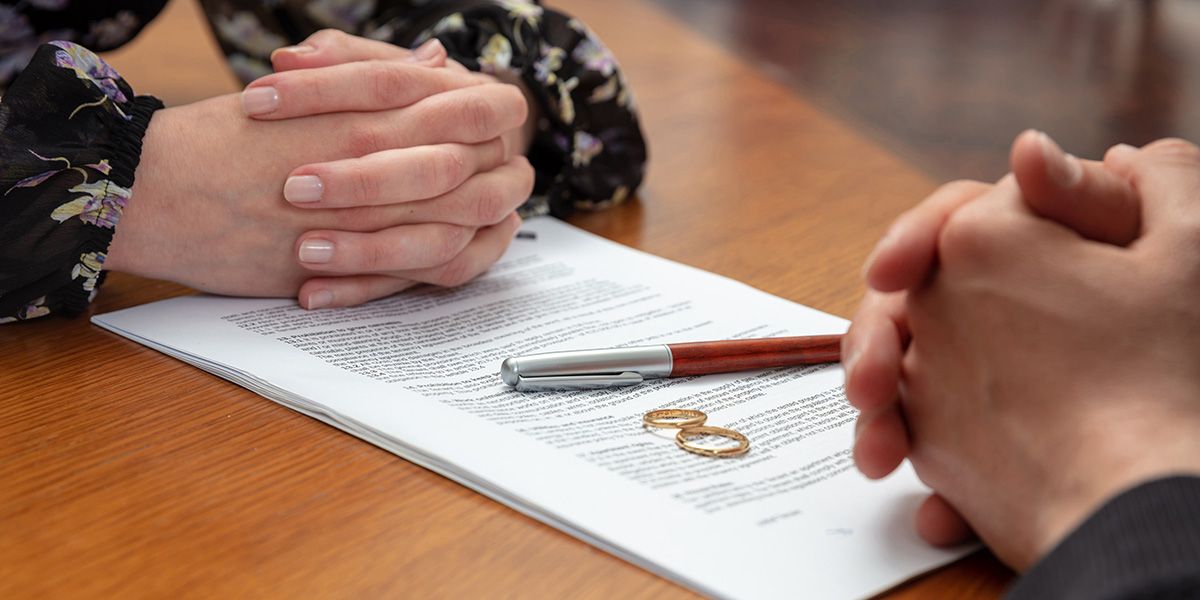 Divorce sans avocat : quand est-ce possible et quels sont les risques ?