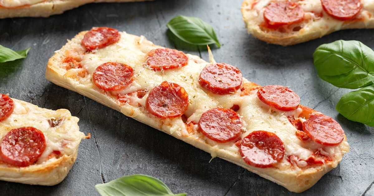Un pain façon pizza au salami pour régaler toute la famille en un rien de temps