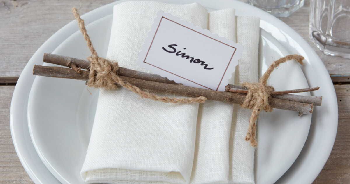 L'art du pliage de serviette : explorez la technique du pli pochette