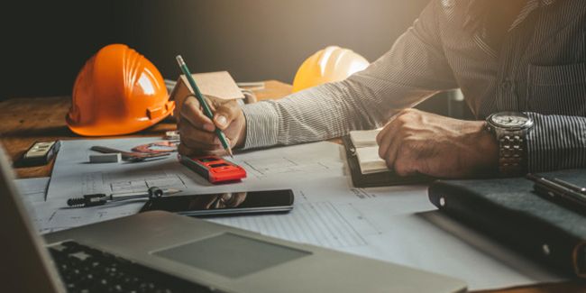 Courtier en assurance décennale : avantages et coûts à considérer