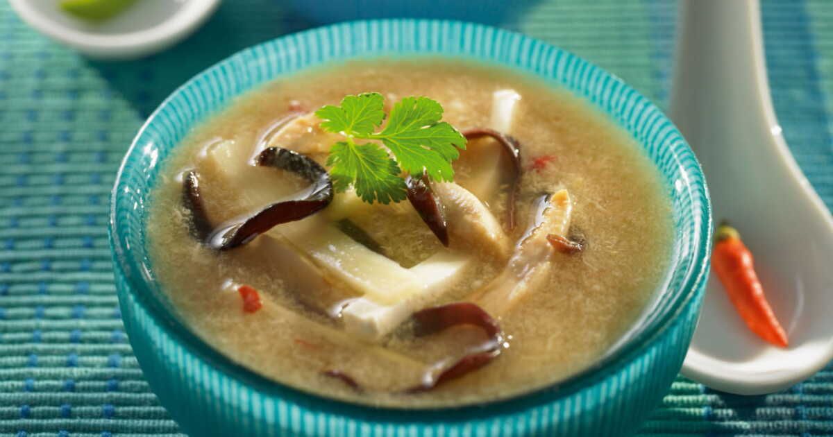 un potage réconfortant au poulet et aux champignons à essayer absolument