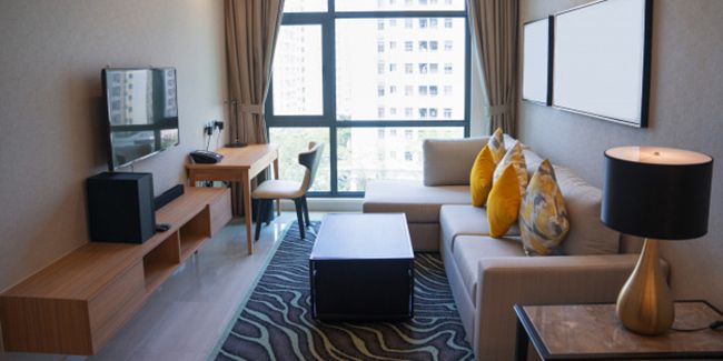 Aménager un salon en longueur : 9 astuces pour optimiser votre espace