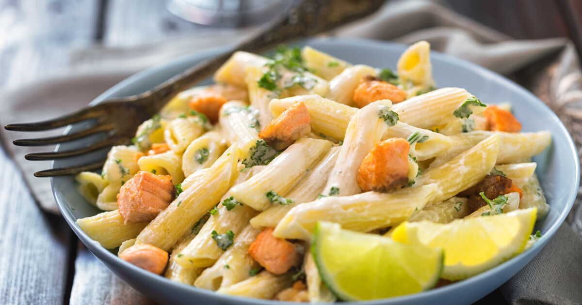 Amandine Petit dévoile sa recette crémeuse de pâtes aux épinards et saumon