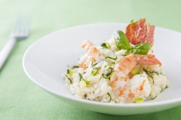 Un risotto aux gambas, courgettes et pancetta croustillante