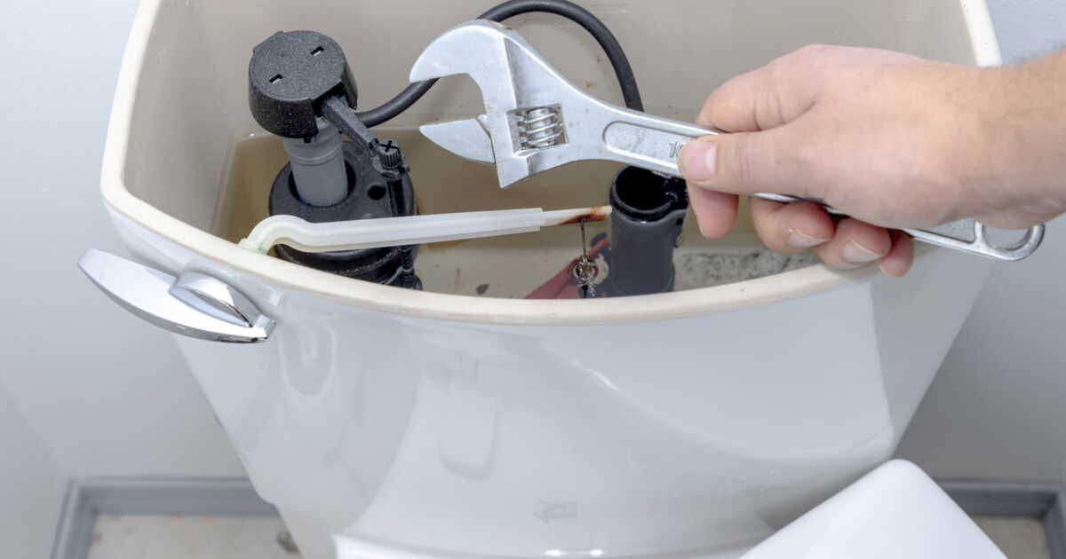 Réparation de la chasse d'eau : qui doit payer ?