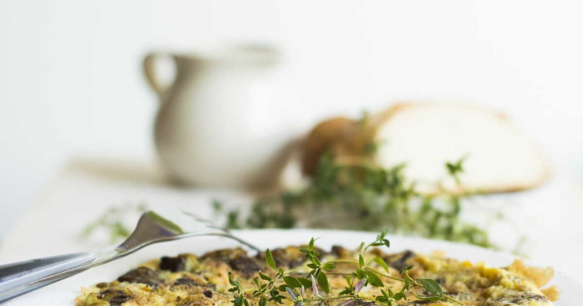 Cyril Lignac partage sa délicieuse omelette aux champignons et crème au vin jaune