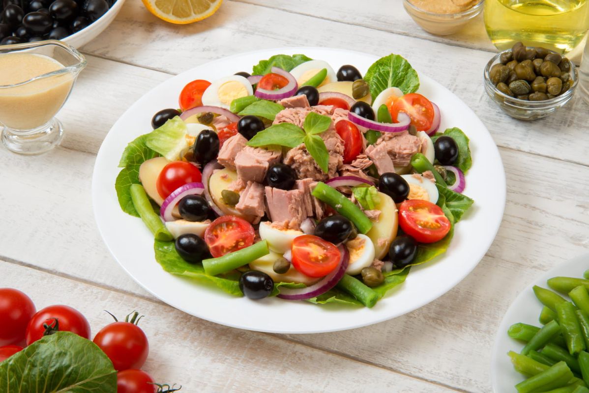 Norbert Tarayre réinvente la salade niçoise avec une touche gourmande