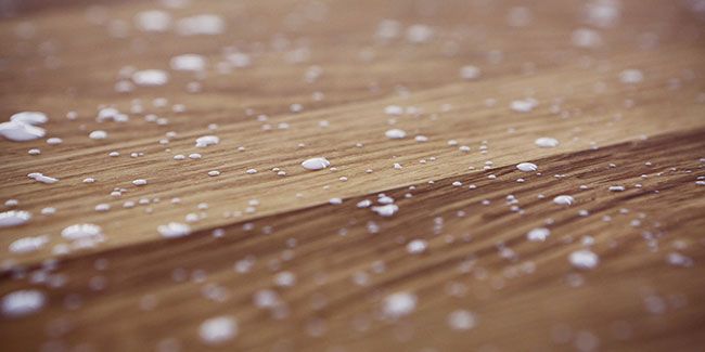 Comment enlever les taches de peinture sur carrelage et parquet