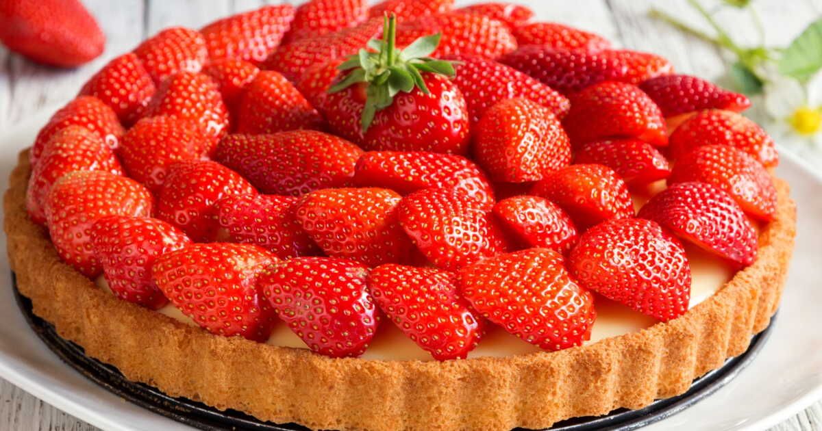 Dessert d’été : craquez pour une tarte aux fraises légère et sans crème pâtissière