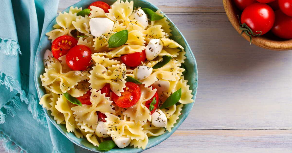 Découvrez la recette ensoleillée des pâtes à la caprese qui régalera vos étés