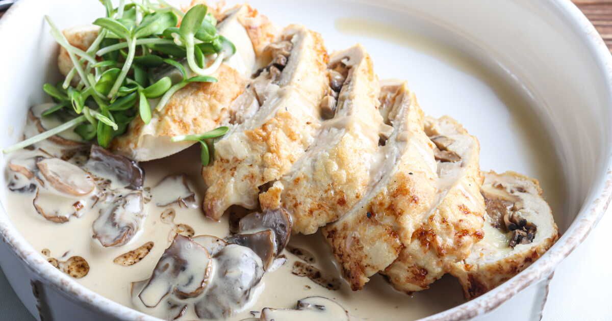 Un repas de Noël inoubliable : la ballottine de poulet aux champignons à essayer absolument