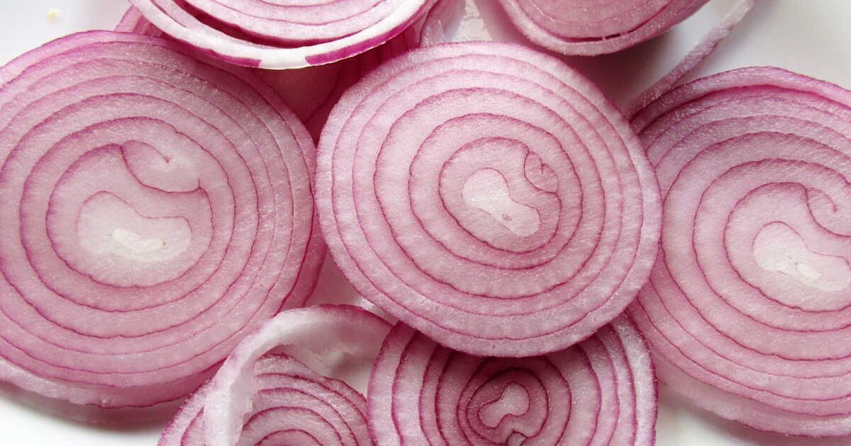 Émincer un oignon comme un chef : astuces et techniques