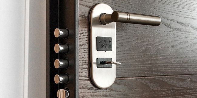 choisir sa porte d'entrée blindée : sécurité et esthétisme