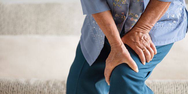Pourquoi les douleurs articulaires touchent-elles tant les seniors ?