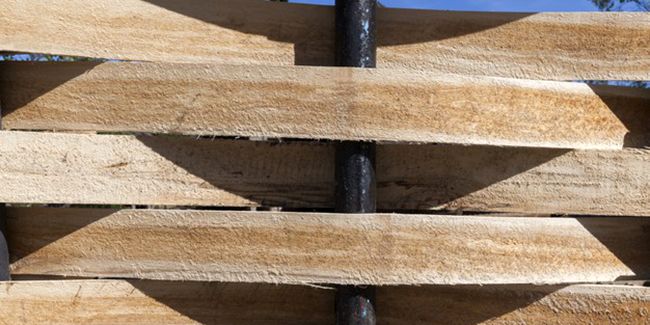 Le claustra en bois : un atout décoratif et protecteur pour vos espaces