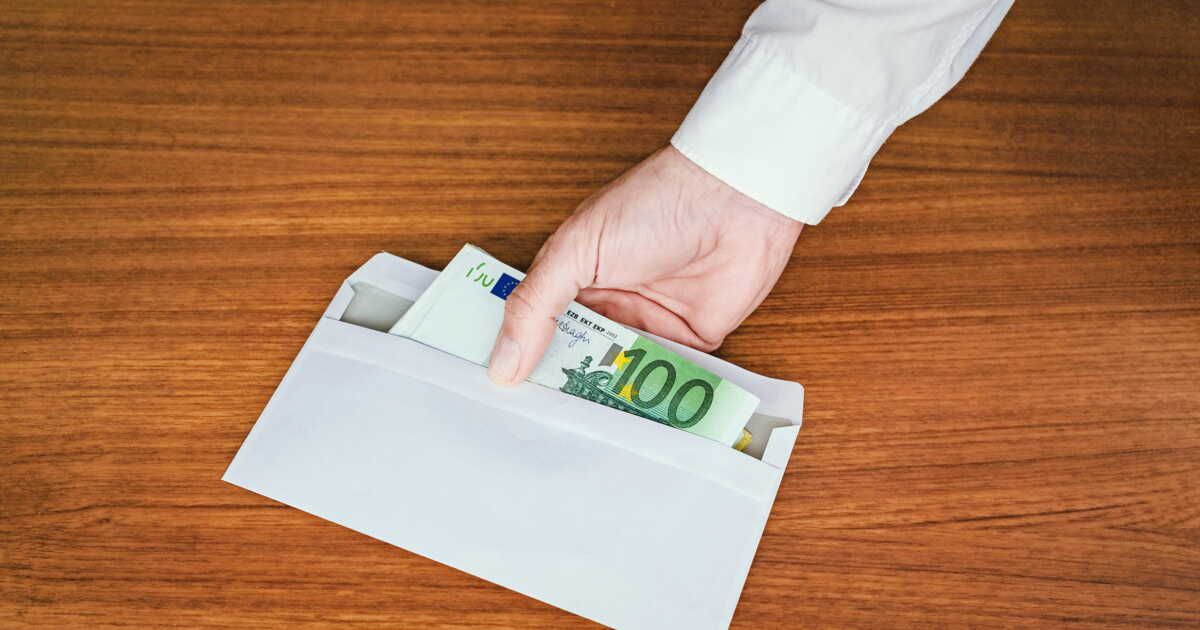 Peut-on envoyer de l’argent liquide par courrier postal ?