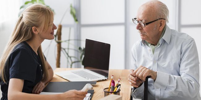 EHPAD public ou privé : choisir le meilleur pour vos proches