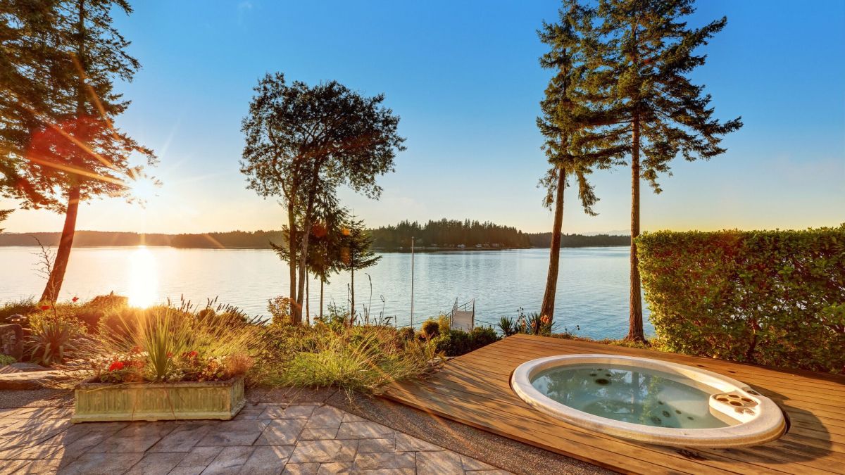 Comment gérer le bruit excessif de vos voisins à la piscine?