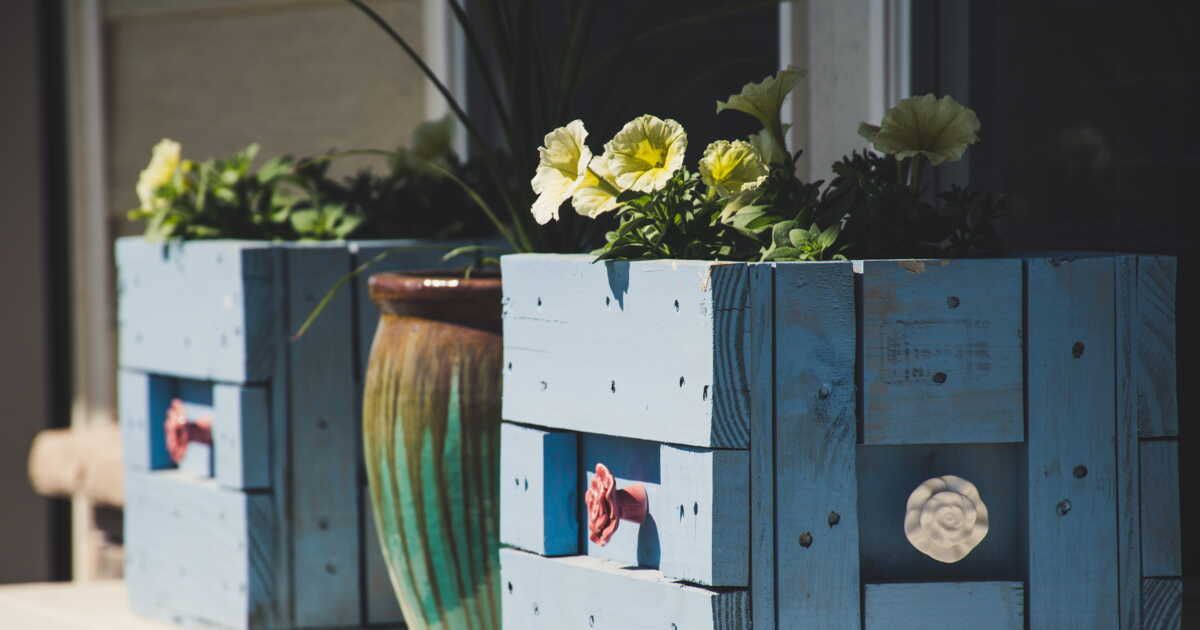 Détourner des objets pour une déco de jardin écolo et élégante