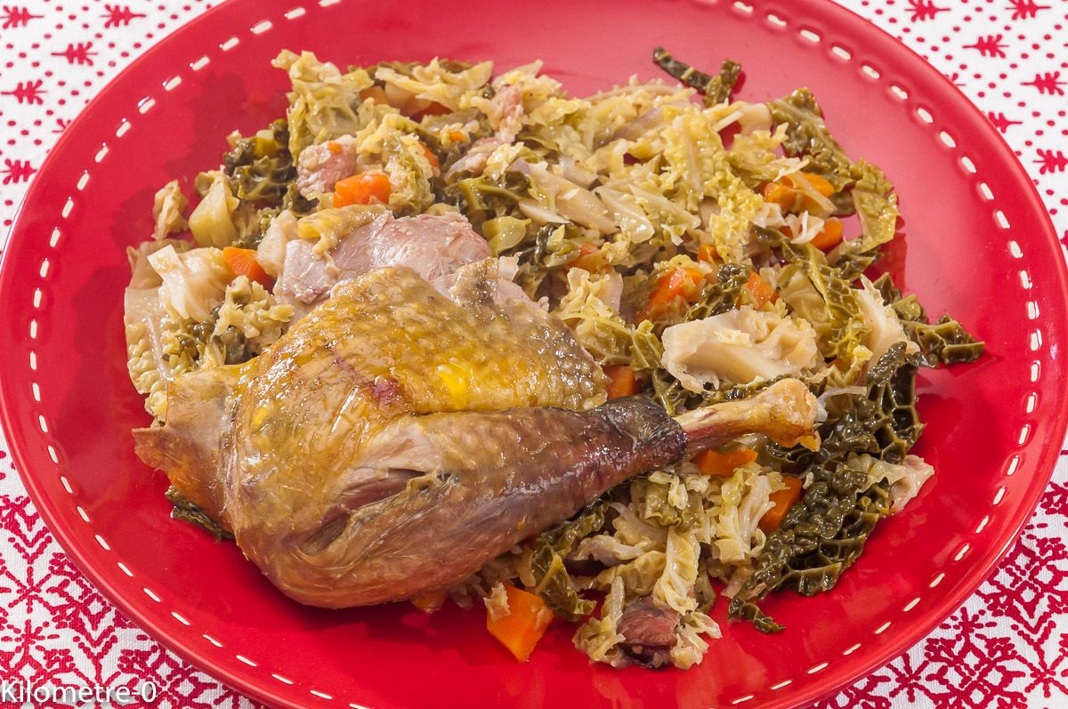 découvrez la pintade au chou, un plat réconfortant plein de saveurs