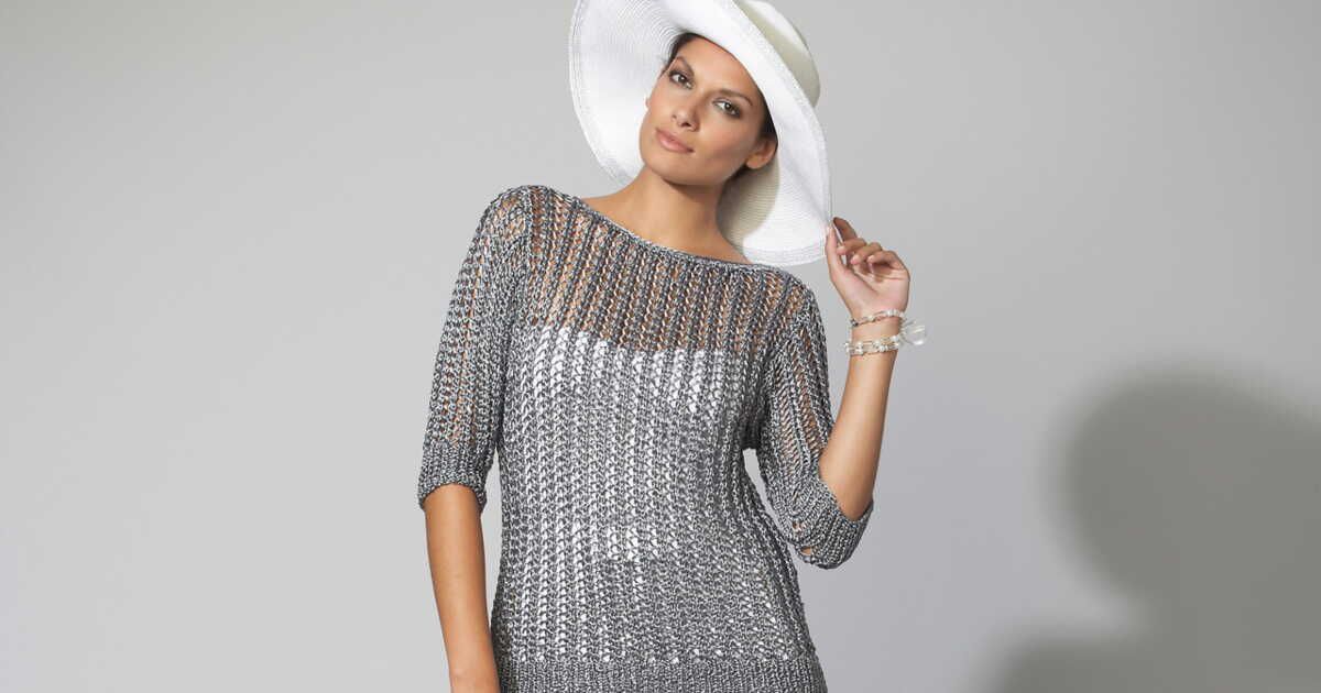 Un pull gris ajouré à tricoter pour un été tendance