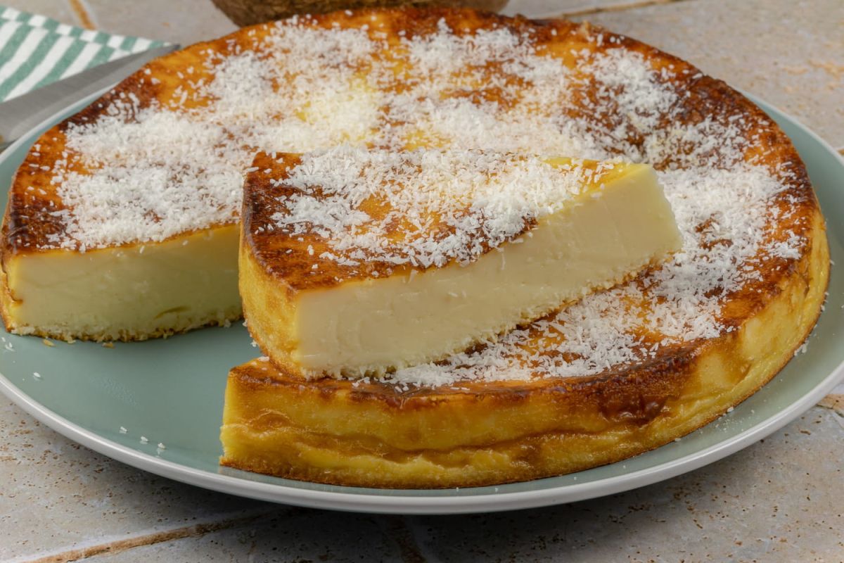 Un flan à la noix de coco léger qui vous transporte vers des îles ensoleillées